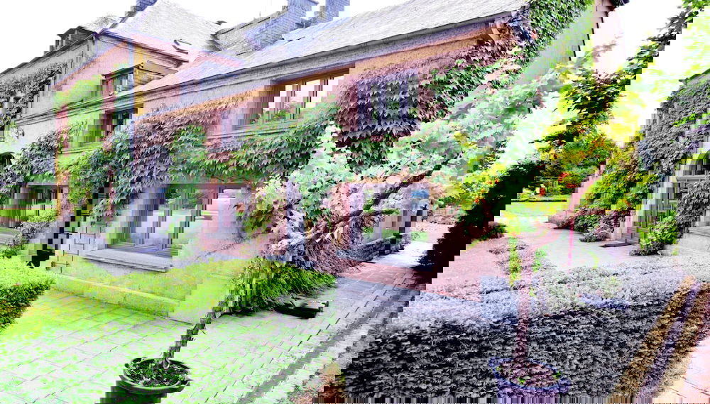 Magnificent Luxury Chateau in Vast Garden with Sauna & Hot Tubs - Photo 1