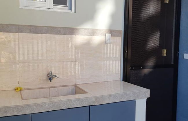 Restful 3BR Hillside Duplex - Foto 15