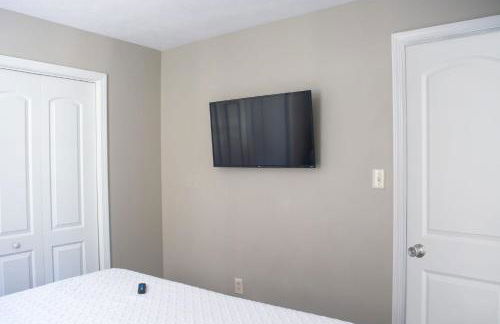 New 4 Bedroom House for Downtown Travelers - Foto 42