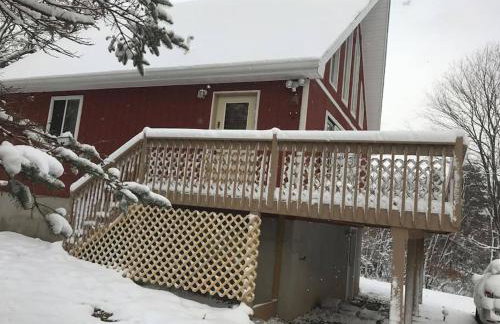 Beautiful Chalet with Hot Tub & Sauna in Poconos - Foto 10