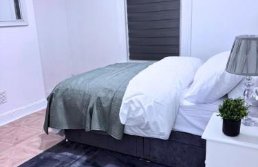 House for 8 in Gillingham close to train station with free parking - Foto 19