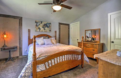 Newly Remodeled Home with Yard in Downtown Caliente! - Foto 18