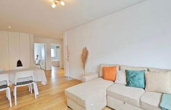 Ocean Breeze Apartment with a pleasant Patio - Photo 3