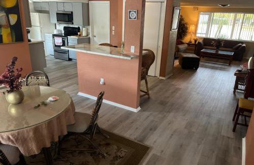 Private Tropical Waterfront Sanctuary w pool, hot tub & an island! Pet Friendly - Foto 49