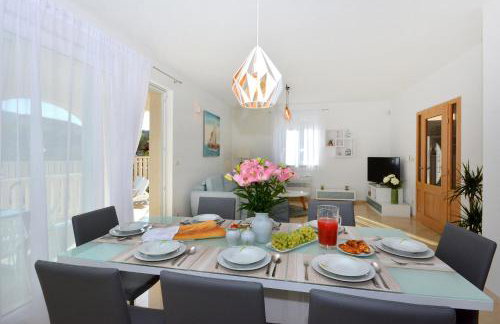 Villa Authentica with Heated Pool - Foto 25