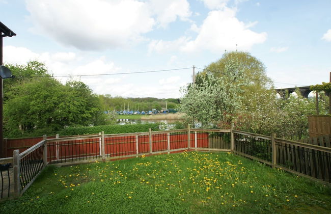 3 Bedroom Holiday Home With River Views - Photo 20