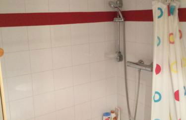 1 chambre 1 cuisine & salle d'eau privées avec piscine et jacuzzi - Foto 7