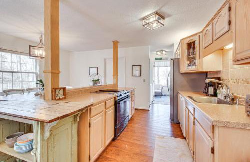 Lakefront Gem with Games in Westminster! - Foto 8