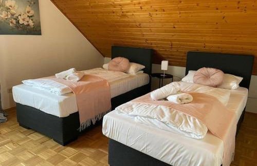 Appartio - Ferienwohnung "Dorfblick" Dachgeschoss - 6 Personen - Netflix - Waschmaschine - Foto 1