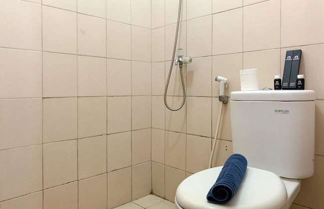 Modern Look And Comfy Studio Tifolia Apartment - Foto 13