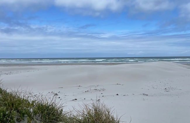 Beachfront, Private Pool, Pizza Oven, Pool Table, Fast Internet, Family Friendly - Photo 46