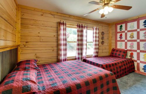 Bring a Pet! Mtn-View Bostic Retreat with Deck - Foto 18