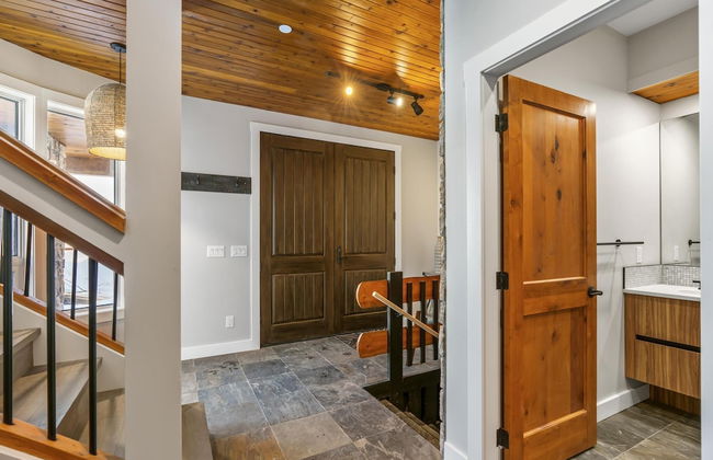 Chalet Monashee-brand New High End W/amazing Views - Photo 33