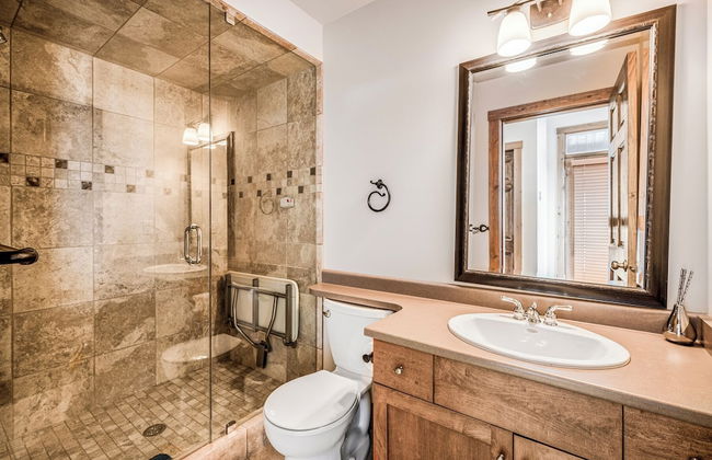 Southpoint 25 Two Bdrm Ski In Out HotTub - Photo 19