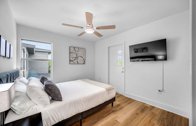 Luxury Home w Heated Pool, Gym, Playground & More! - Foto 13