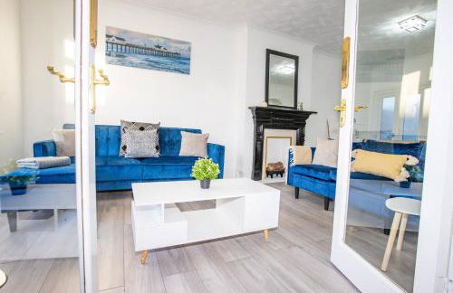 Sunny 3BR Home Near Portsmouth Park - Photo 27