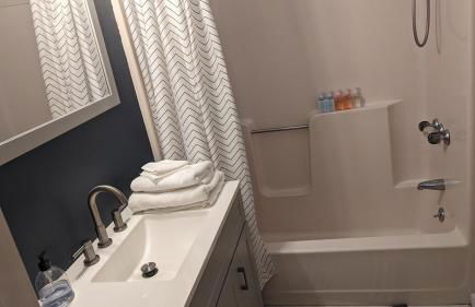 Relaxing Rustic Oasis II, Unit B - 6 minute walk to Downtown! Cyclists Welcome! - Foto 26