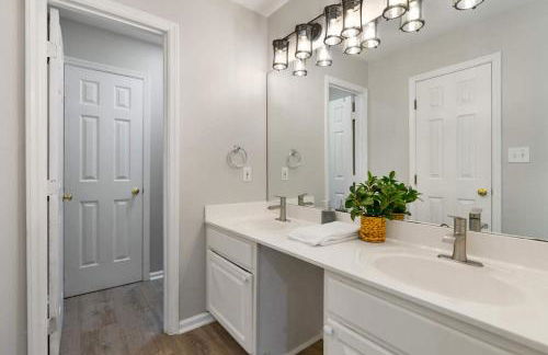 Near NC State Campus & Downtown - The Maple Marvel - Foto 27