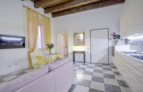 Right House - Characteristic Marina District - Photo 33