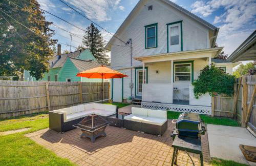 3 Mi to Road America Spacious Elkhart Lake Home! - Foto 1