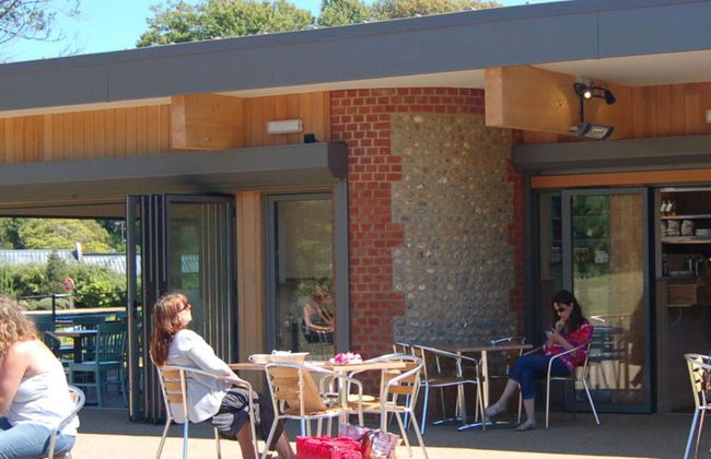 Stunning Beachfront Apt w Balcony Sea Views - Foto 40