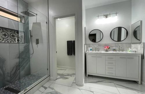 Gorgeous Abode 3 Bedrooms Hide-out in Mesa - Photo 15