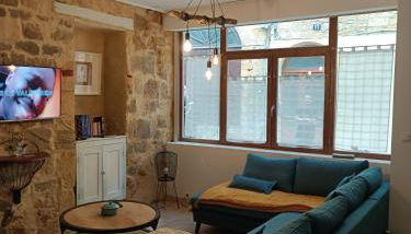 Maison de caractère au cœur de la cité médiévale de Gourdon - Photo 2