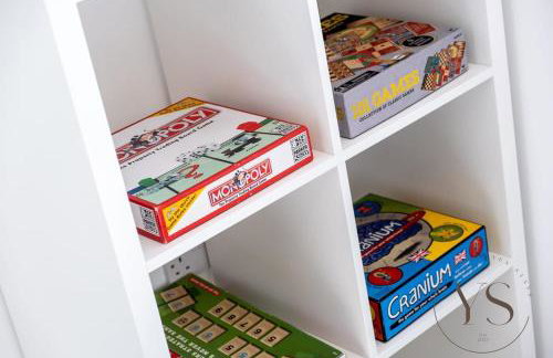 Modern 3BR Home in 9 Anson Rd Near Sandwell Hospital with Garden and Free Parking - Foto 16