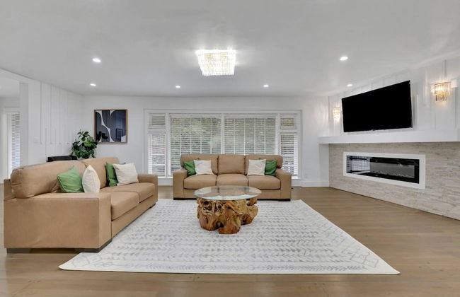 Luxury 7BR Buckhead Oasis w Pool Gameroom Firepit - Foto 8