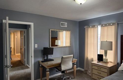 Stylish Remodeled 23 Large beds Near Elvis Presley - Foto 72