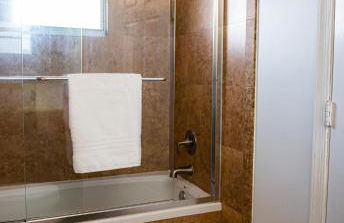 Lux 3 bedroom townhouse 1 block from the beach - Photo 79