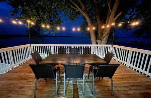 Waterfront Home with Private Beach, Stunning Views - Foto 10