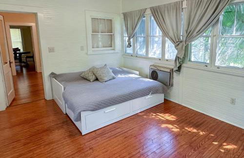 Adorable 1920s home near UF stadium sleeps 10 - Foto 13