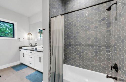 Palm Paradise on Lake LBJ with Concierge Services - Foto 39