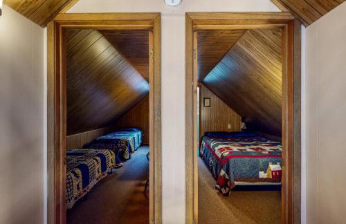 Deck and Mtn Views! Family A-Frame Cabin in Bailey - Foto 15