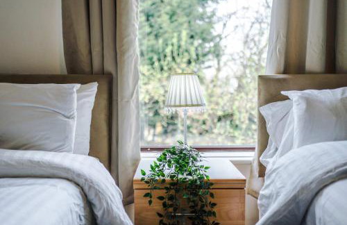 Whitegate House - Photo 8