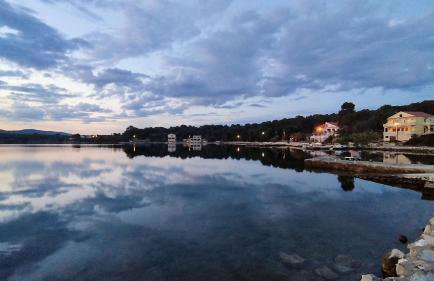 Apartments Grbac Veli Rat-Seaside - Photo 2