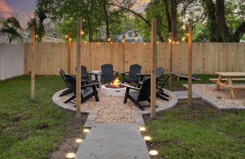 New-Dog Friendly,Hot Tub, Fire-pit, 1 mile to DTWN - Foto 41