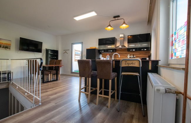 Spacious House - Photo 43