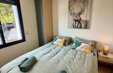 La Maison du Lac sleeps 10 and has air conditioning - Foto 16