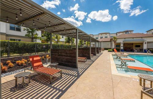 Luxe 2B/2B Getaway - Pool, Gym, Garage, Pet Wash - Foto 24