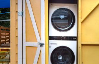 East Austin Bungalow w BBQ Firepit Fun Yard - Foto 15