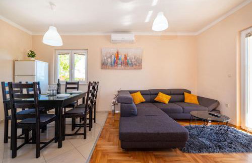 Villa Matea - heated pool, peace, view - Photo 37