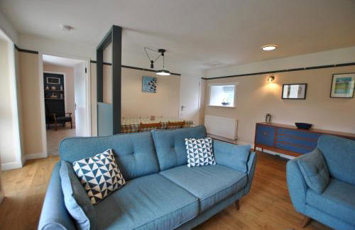 Carpenters Cottage- coastal stay with garden - Foto 10