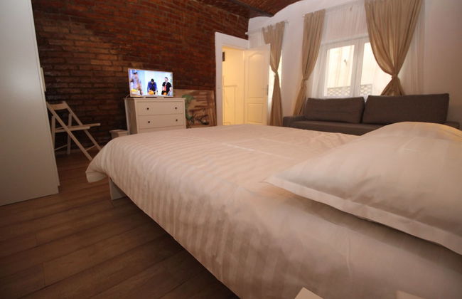 92 Residence - Photo 13