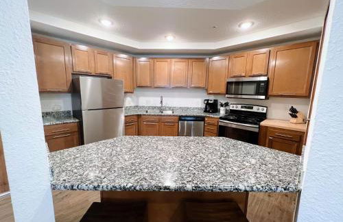 2BR Balcony Suite with Parking at The Grand Castle - Foto 4