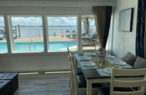 Gorgeous Waterfront! Mermaid's Retreat Wows! - Foto 18