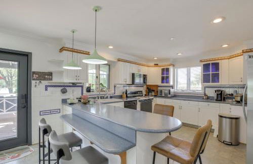 Lake Carmel Access Waterfront Home with Deck! - Foto 2