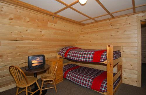 Grey Wolf Retreat by KABINO Sleeps 20 Commercial Kitchen Fire Pit WiFi Bunk Beds - Foto 43