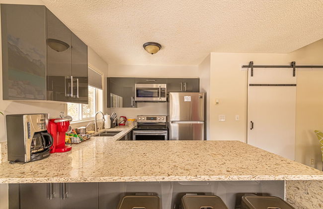 Banff Boundary Lodge 2 BR Condo & studio - Photo 7